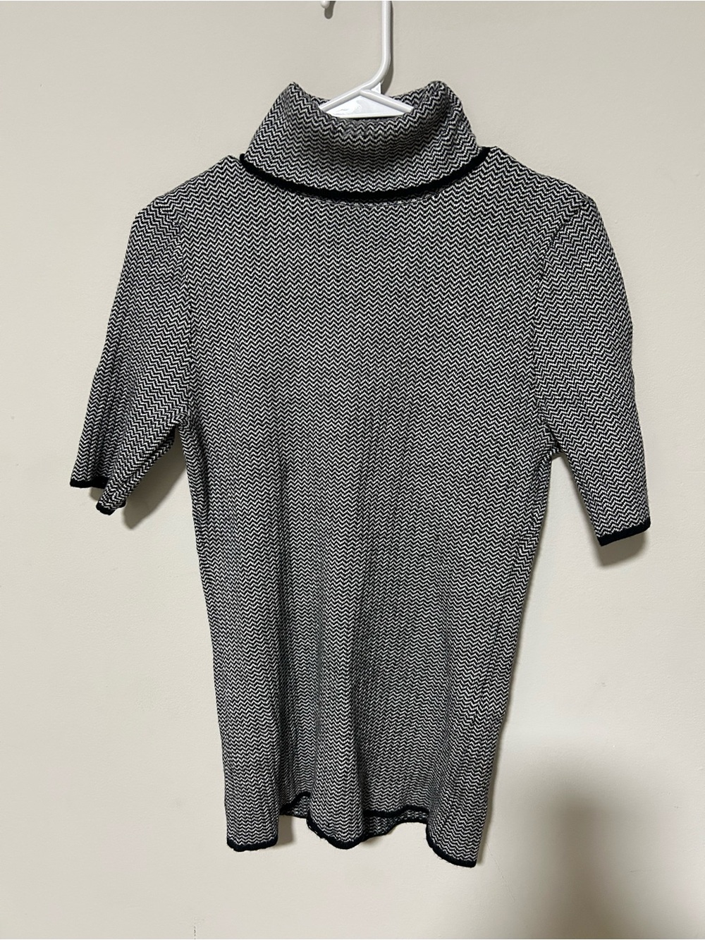 White House Black Market Chevron Knit Short Sleeve Turtleneck Sweater Sz M 0396